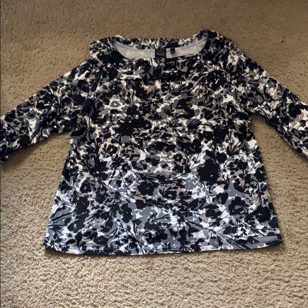 3/4 Sleeve shirt. Preowned in perfect condition